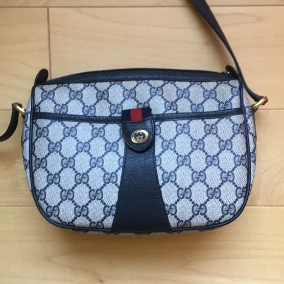 Gucci Vintage Monogram Crossbody - Picture 10 of 16